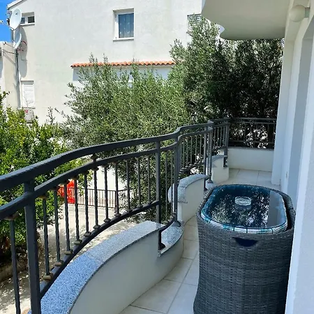 Arina - 20 M From Beach,