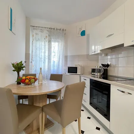 アパート Arina *