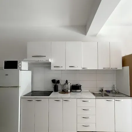 Arina Apartment *