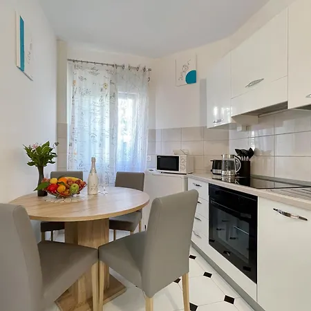 דירה Arina - 20 M From Beach, *