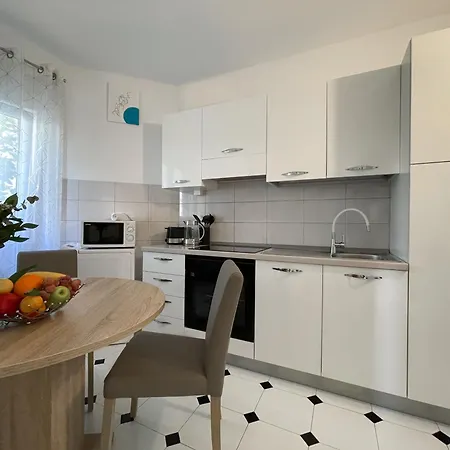 דירה Arina - 20 M From Beach,
