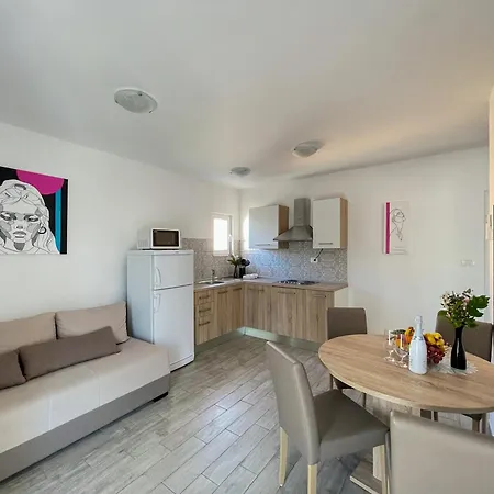 דירה Arina - 20 M From Beach, *